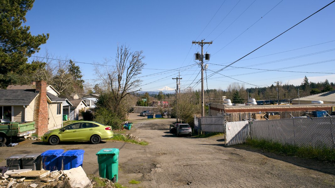 pjd_junk-yard-mt-hood-view-olpf-260227-p1002886_h.jpg